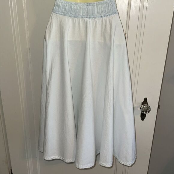 Vtg 80s V-8 Group light blue wash knee length full skirt with elastic waistband - Picture 5 of 8